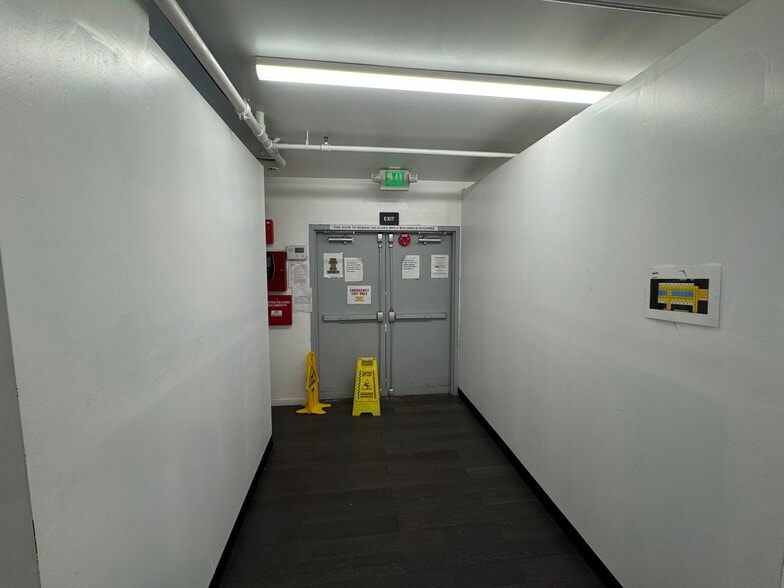 More Photos Of 6006 S Western Ave, Los Angeles Warehouse For Sale