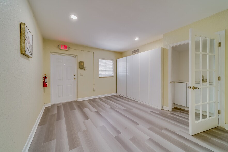 More Photos Of 1275 Cleveland St, Clearwater Medical For Lease