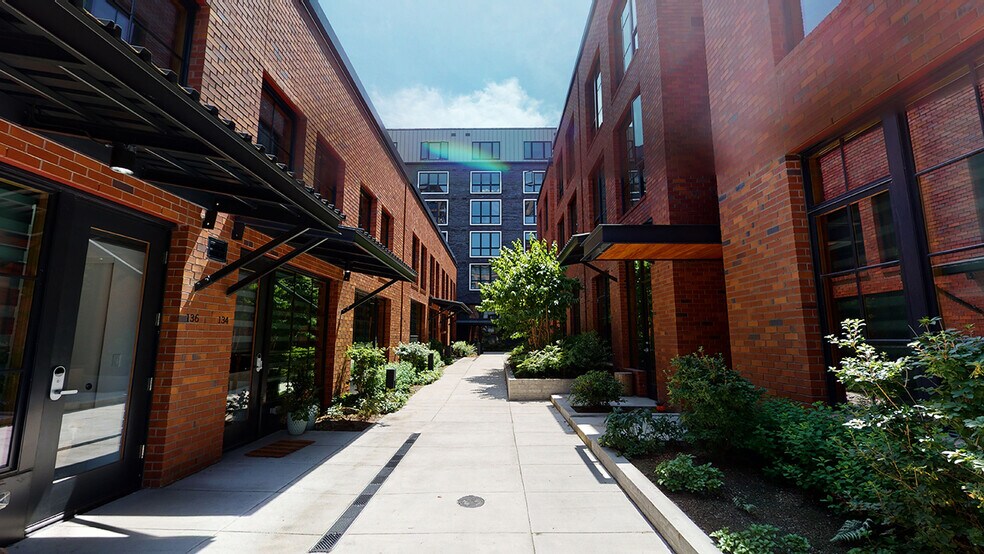 More Photos Of 2121 NW Savier St, Portland Apartments For Lease