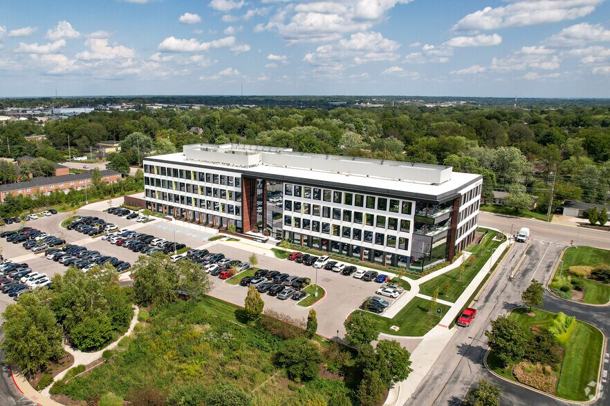 More Photos Of 1001 N Warson Rd, Saint Louis Office For Lease