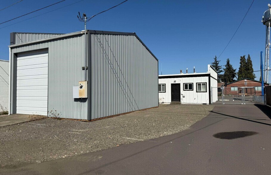 More Photos Of 552 Main St, Aumsville General Retail For Sale