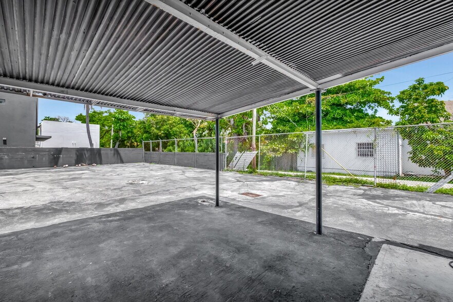 More Photos Of 3910 NW 2nd Ave, Miami Showroom For Sale