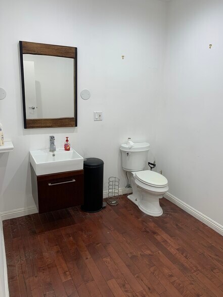 More Photos Of 366-372 N La Cienega Blvd, Los Angeles Storefront Retail Office For Lease