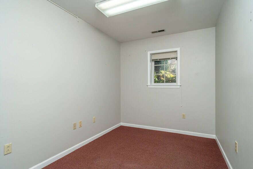 More Photos Of 413 N Coalter St, Staunton Office Residential For Lease