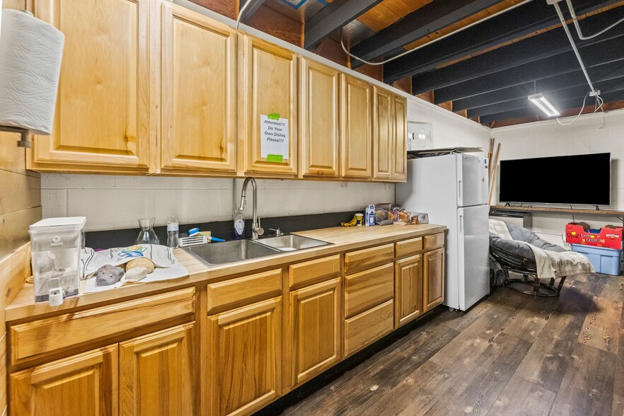 More Photos Of 2000 N 7th Ave, Bozeman Flex For Sale