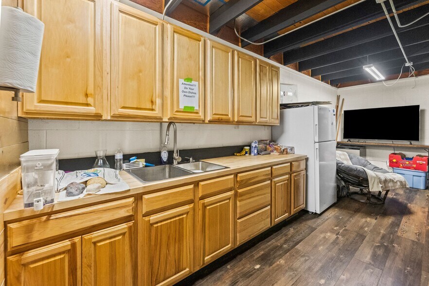 More Photos Of 2000 N 7th Ave, Bozeman Storefront Retail Office For Sale