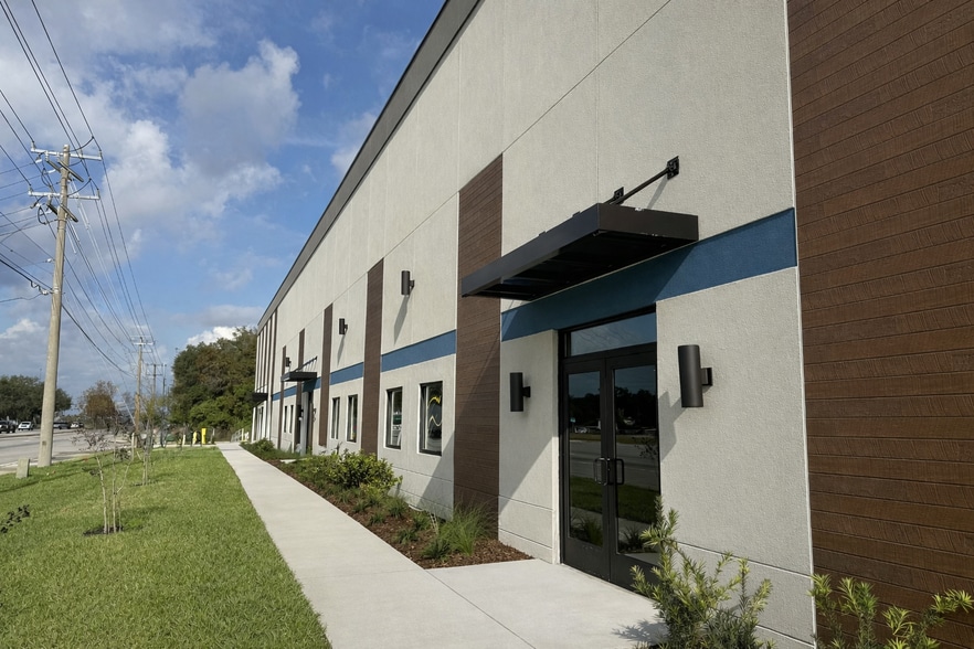 More Photos Of 1530 Kendrick Ln, Lakeland Warehouse For Sale