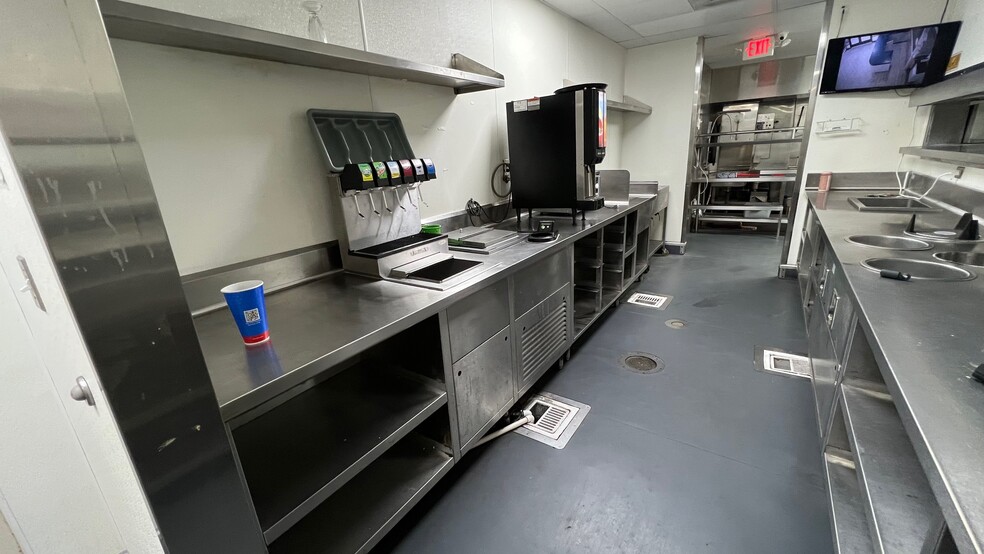 More Photos Of 6200 College Dr, Suffolk General Retail For Lease