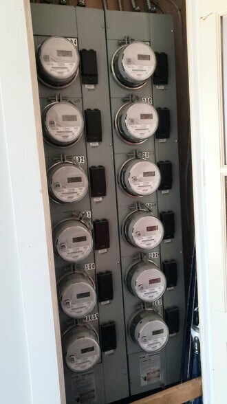 More Photos Of 2480 Dundas St W, Toronto Apartments For Sale