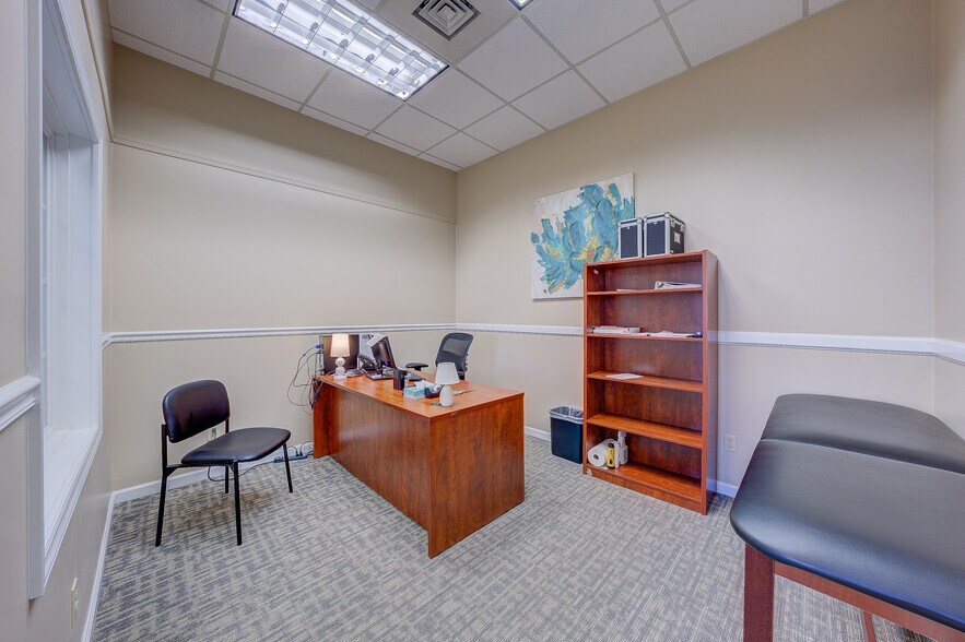 More Photos Of 5335 Peters Creek Rd, Roanoke Office For Sale