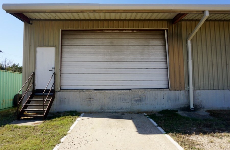 More Photos Of 902 Kck Way, Cedar Hill Distribution For Sale