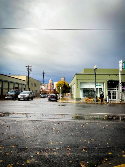 More Photos Of 1125-1135 SE Grand Ave, Portland Restaurant For Lease