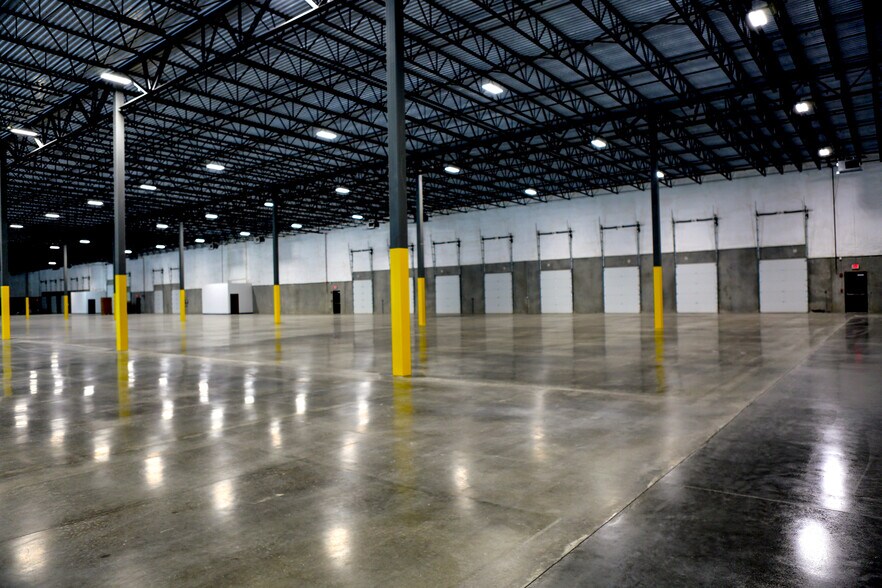 More Photos Of 118 Iron Mountain Rd, Mine Hill Warehouse For Lease