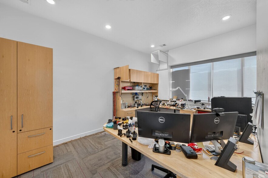 More Photos Of 79 W 3100 N, Hyde Park Flex For Sale
