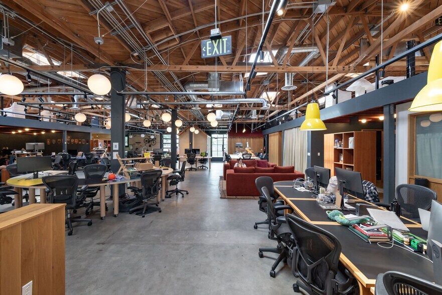 More Photos Of 4216 W Jefferson Blvd, Los Angeles Loft Creative Space For Lease