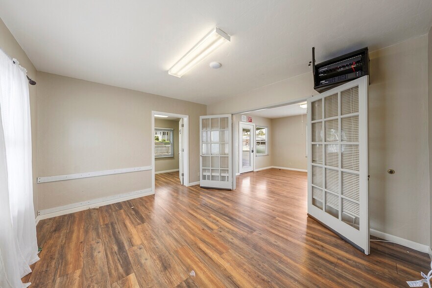 More Photos Of 143 S Main St, Phoenix Office For Sale