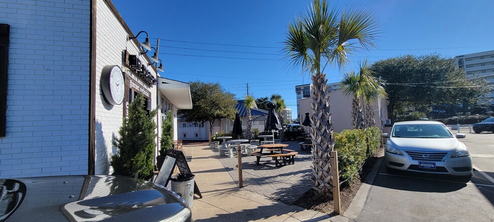 More Photos Of 86 Waynick Blvd, Wrightsville Beach Storefront For Lease