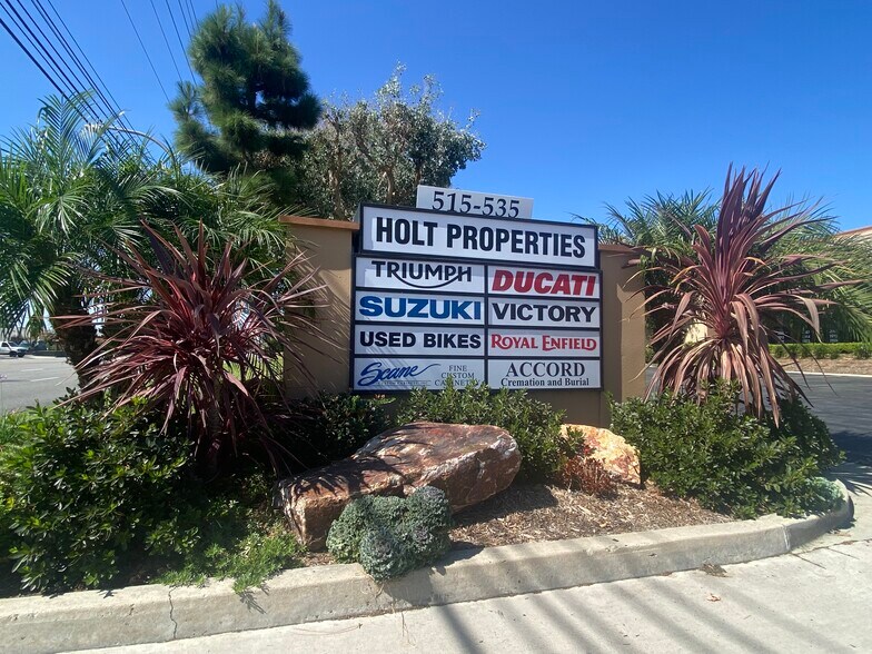 More Photos Of 525 W Lambert Rd, Brea Showroom For Lease