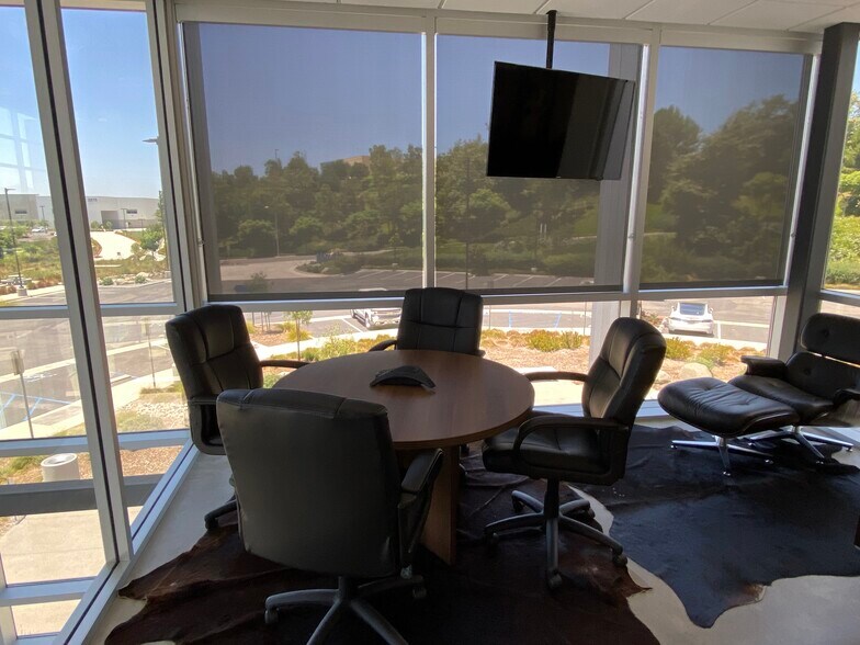 More Photos Of 2870 Whiptail Loop, Carlsbad Warehouse For Lease