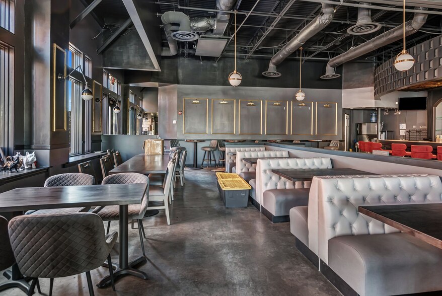 More Photos Of 890 Parker Sq, Flower Mound Storefront Retail Office For Lease