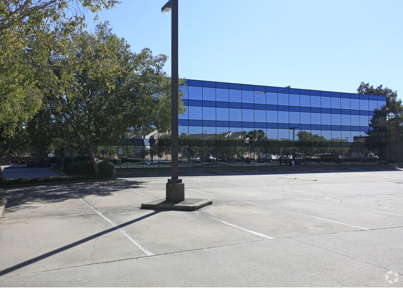 More Photos Of 16840 Buccaneer Ln, Clear Lake City Medical For Lease
