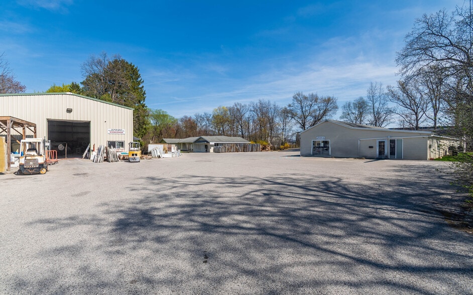 More Photos Of 1402 Route 300, Newburgh Showroom For Sale