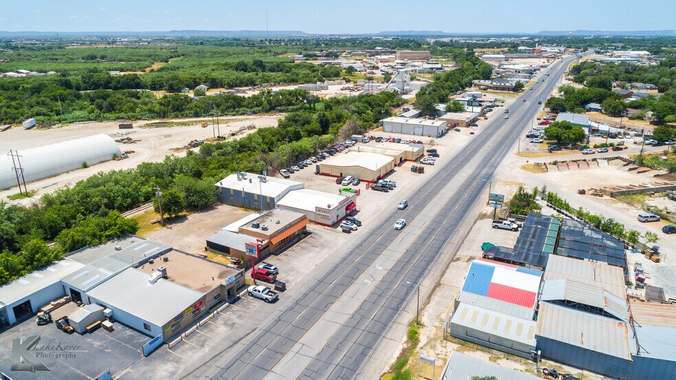 More Photos Of 1841 S Treadaway Blvd, Abilene Industrial For Sale