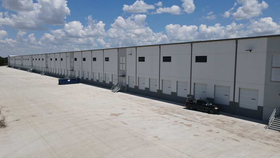 More Photos Of 4851 E Loop 820 South, Fort Worth Distribution For Lease