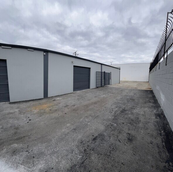 More Photos Of 2401-2413 S Broadway, Santa Ana Manufacturing For Sale