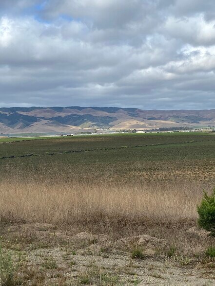 More Photos Of 1702 Sinton Rd, Santa Maria Land For Lease