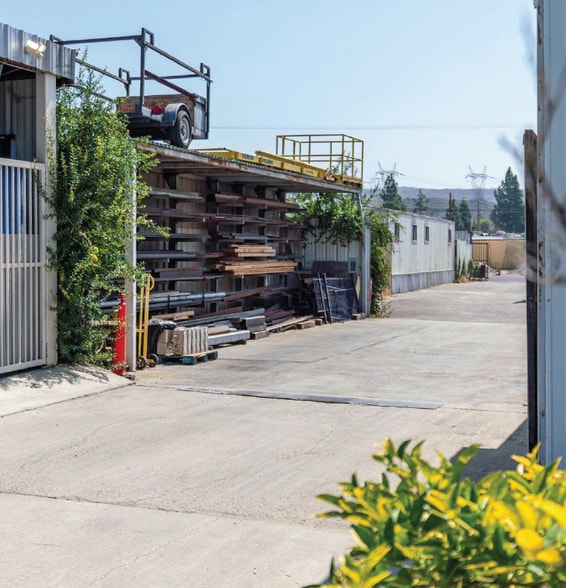 More Photos Of 20663-5 Santa Clara St, Canyon Country Warehouse For Sale