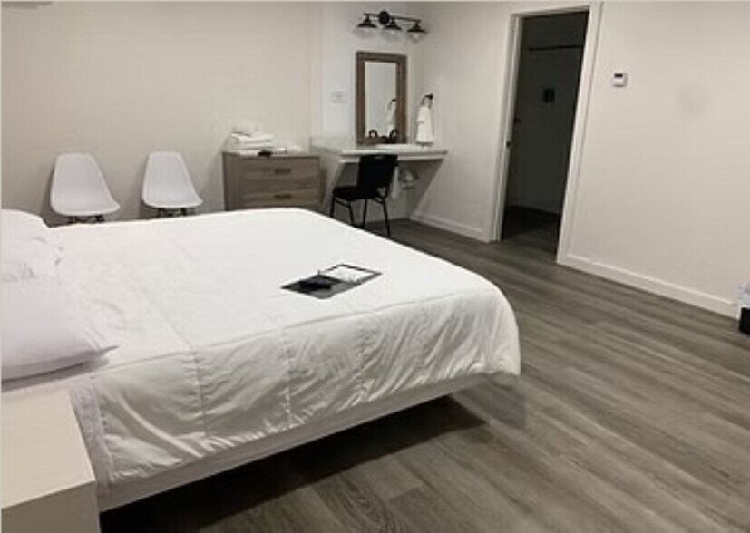 More Photos Of 6199 Highway 165, Columbia Hotel For Sale