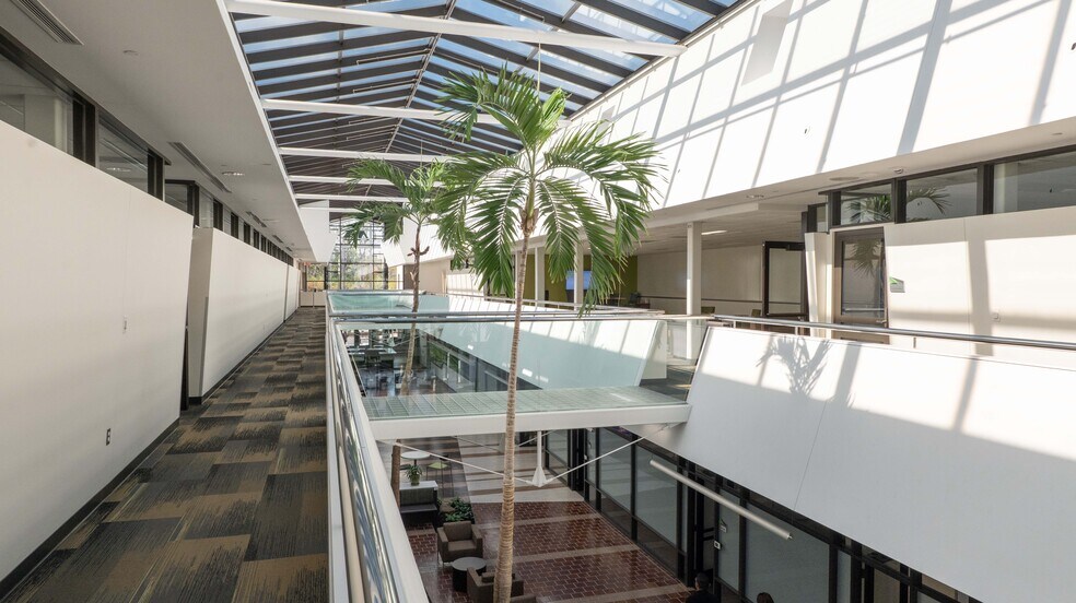More Photos Of 600 Wilshire Dr, Troy Office For Sale