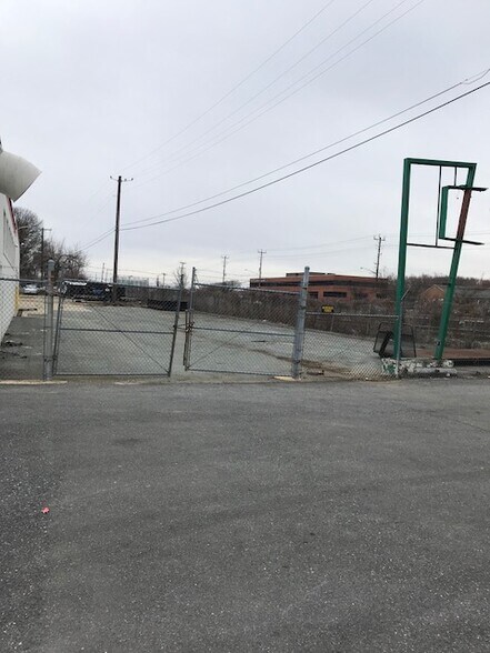 More Photos Of 7428 Westmore Rd, Rockville Service For Lease