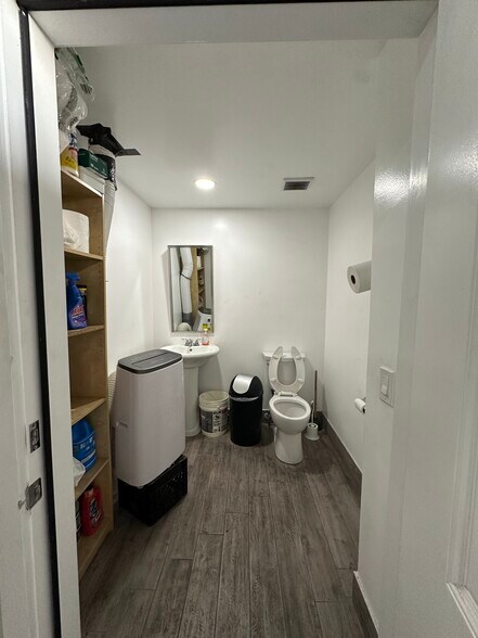 More Photos Of 10200 NW 25th St, Doral Light Distribution For Sale