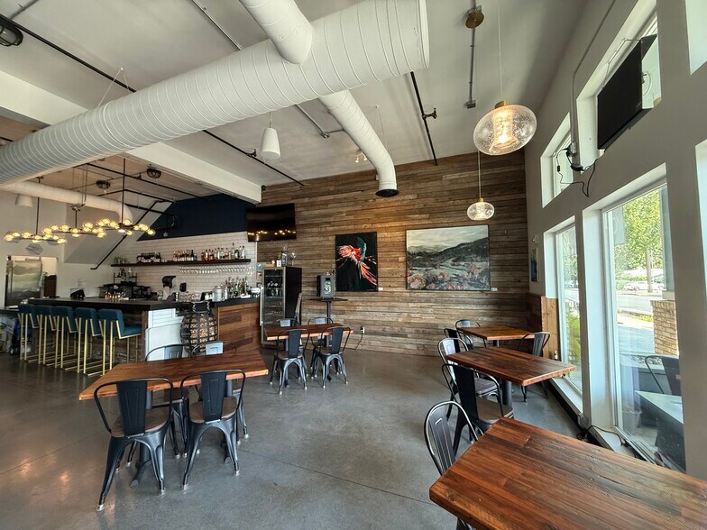 More Photos Of 3602 NW 119th St, Vancouver Storefront Retail Residential For Lease