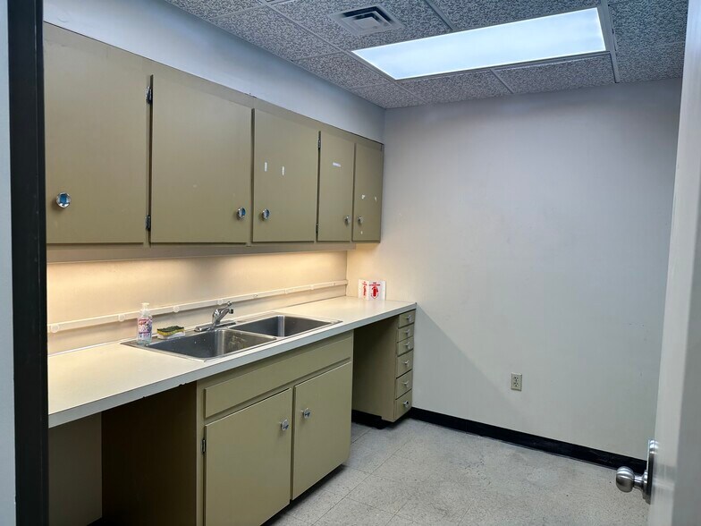 More Photos Of 101 S Schanck Ave, Pen Argyl Medical For Lease