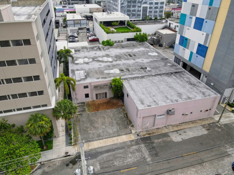 More Photos Of 3075 SW 39th Ave, Miami Showroom For Lease