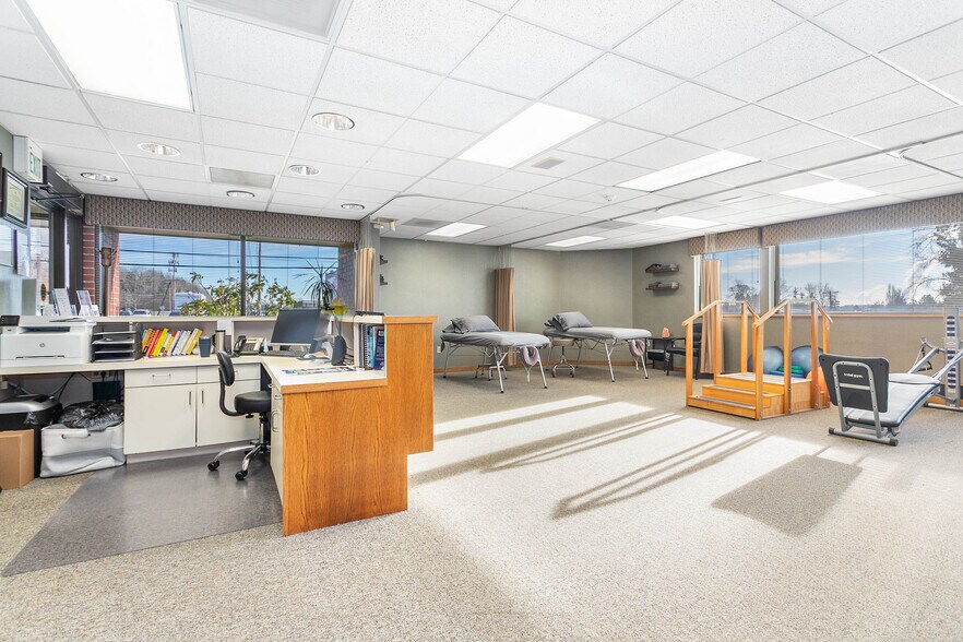 More Photos Of 8097 Harborview Rd, Blaine Office For Lease