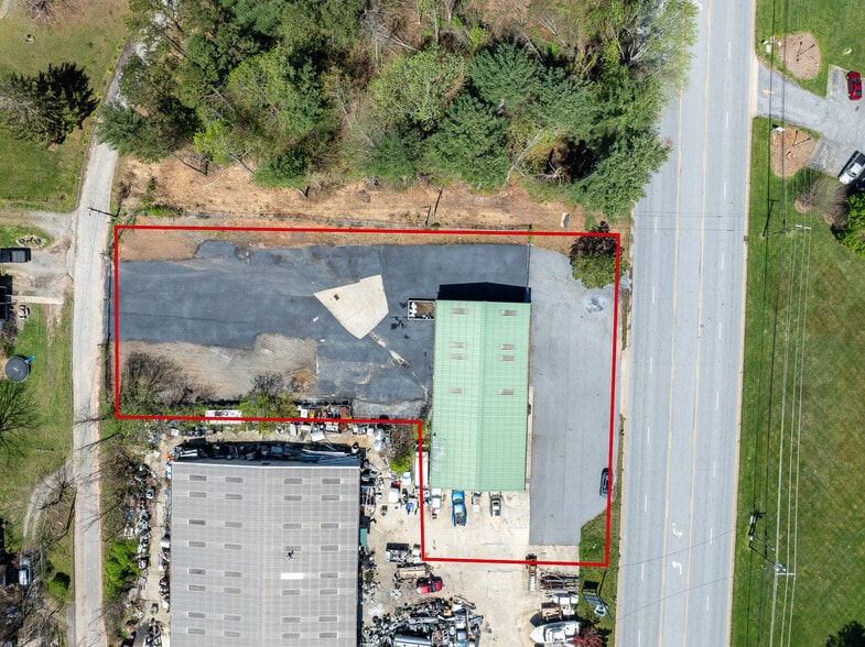 More Photos Of 2997 Spartanburg Hwy, East Flat Rock Warehouse For Lease