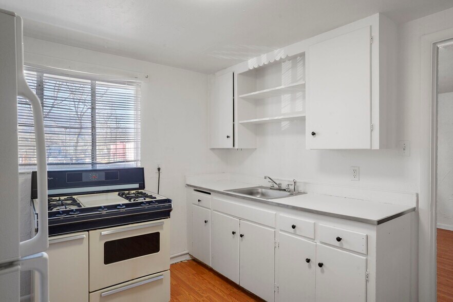 More Photos Of 221-225 E Brookside St, Colorado Springs Apartments For Sale