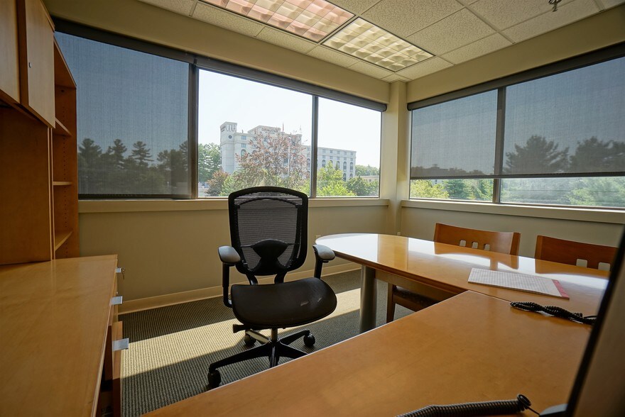 More Photos Of 6 Trafalgar Sq, Nashua Office For Lease