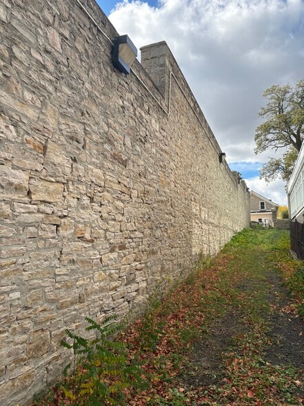 More Photos Of 62 Beckwith Rue E, Perth Flex For Sale