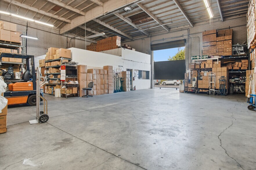 More Photos Of 140 W 21st St, Los Angeles Warehouse For Sale