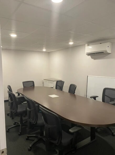 More Photos Of 224 Commerce Dr, Brandon Office For Sale