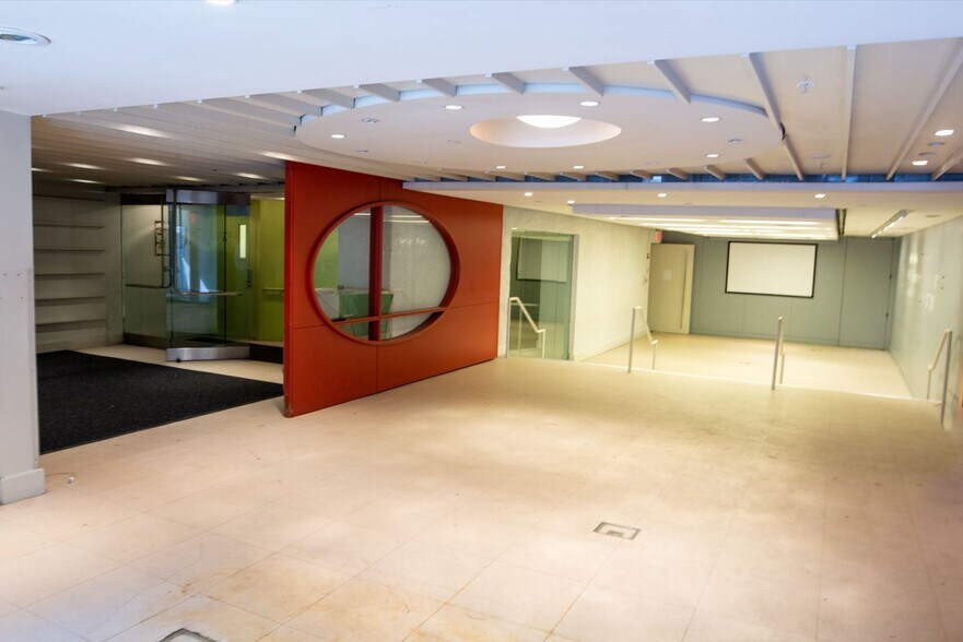 More Photos Of 12 E 53rd St, New York Loft Creative Space For Sale