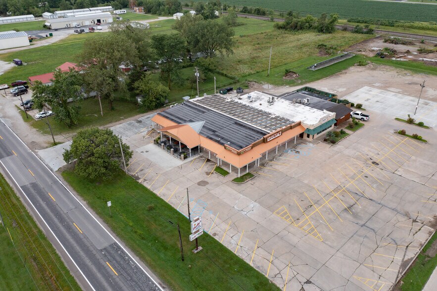 More Photos Of 1401 S Morley St, Moberly Restaurant For Sale