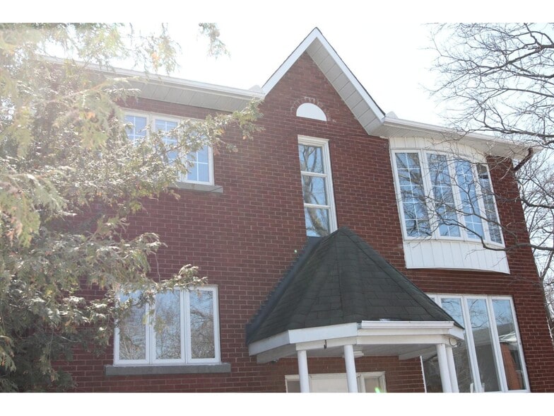 More Photos Of 40 Rue Principale, Gatineau Office For Sale