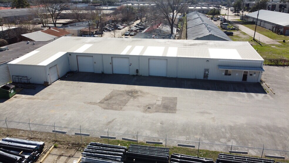 More Photos Of 4939 Milwee St, Houston Warehouse For Lease