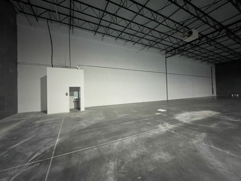 More Photos Of 8439 Palmetto Commerce Pky, Ladson Flex For Lease